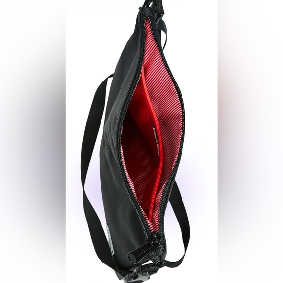 Hershel Nylon envelope style adjustable unisex shoulder crossbody bag new - Picture 16 of 17